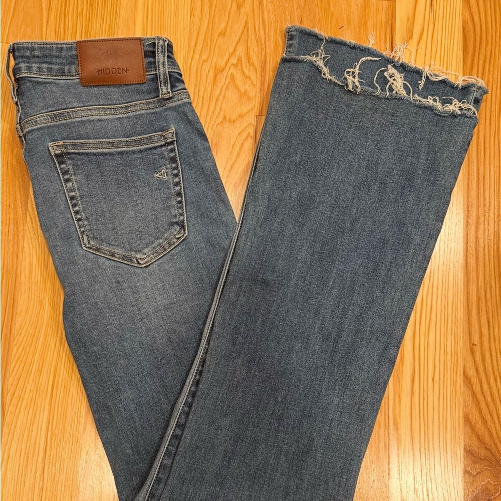 cute denim flared jeans!
